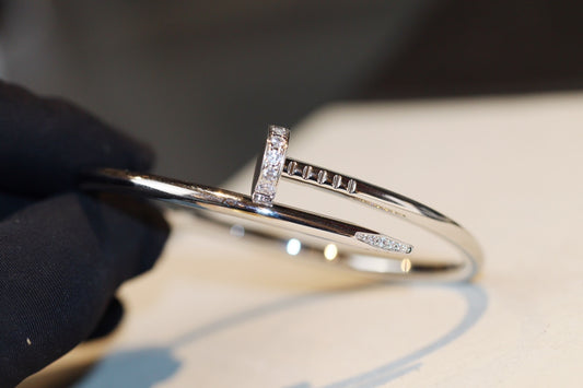 Cartier 釘子細版手鐲-半鑽