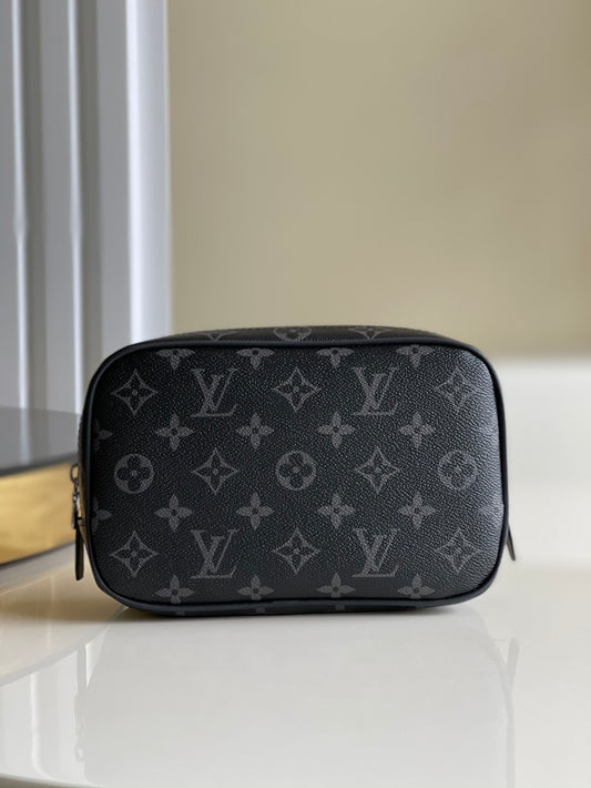 LV M47522 經典盥洗袋