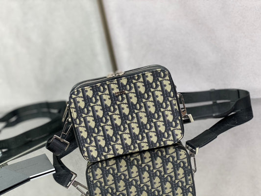 Dior 經典相機包-17*5*12cm