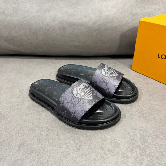 Lou-2022春夏新款 愛心圖拖鞋