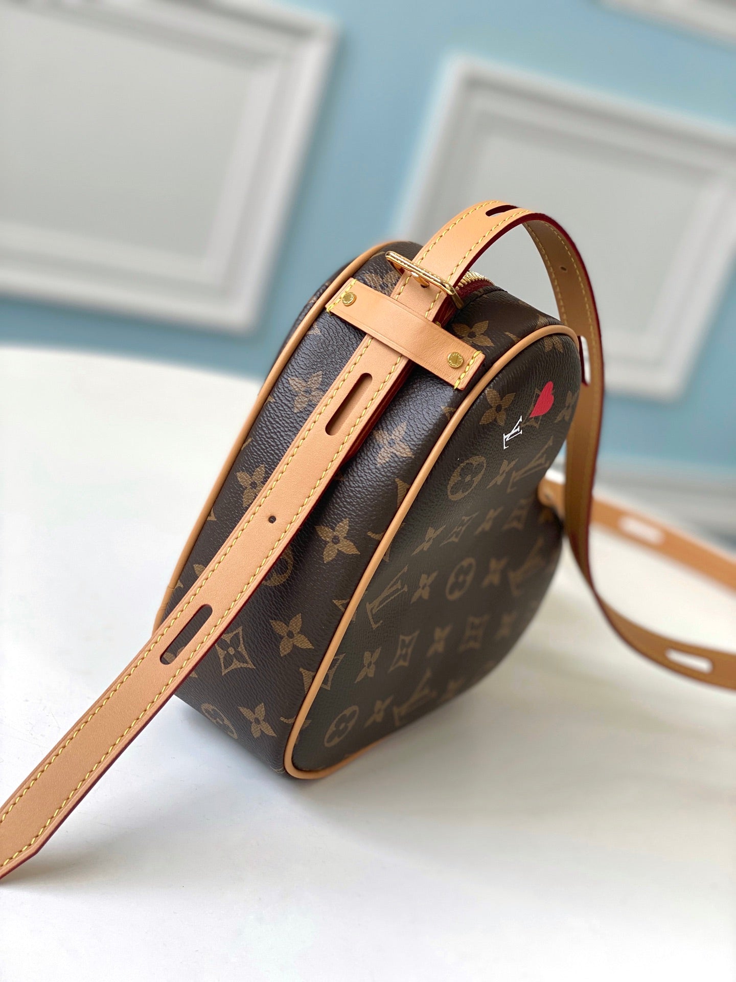 LV M57456 Cur 手袋取材