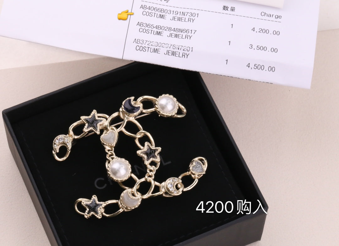 Chanel 胸針