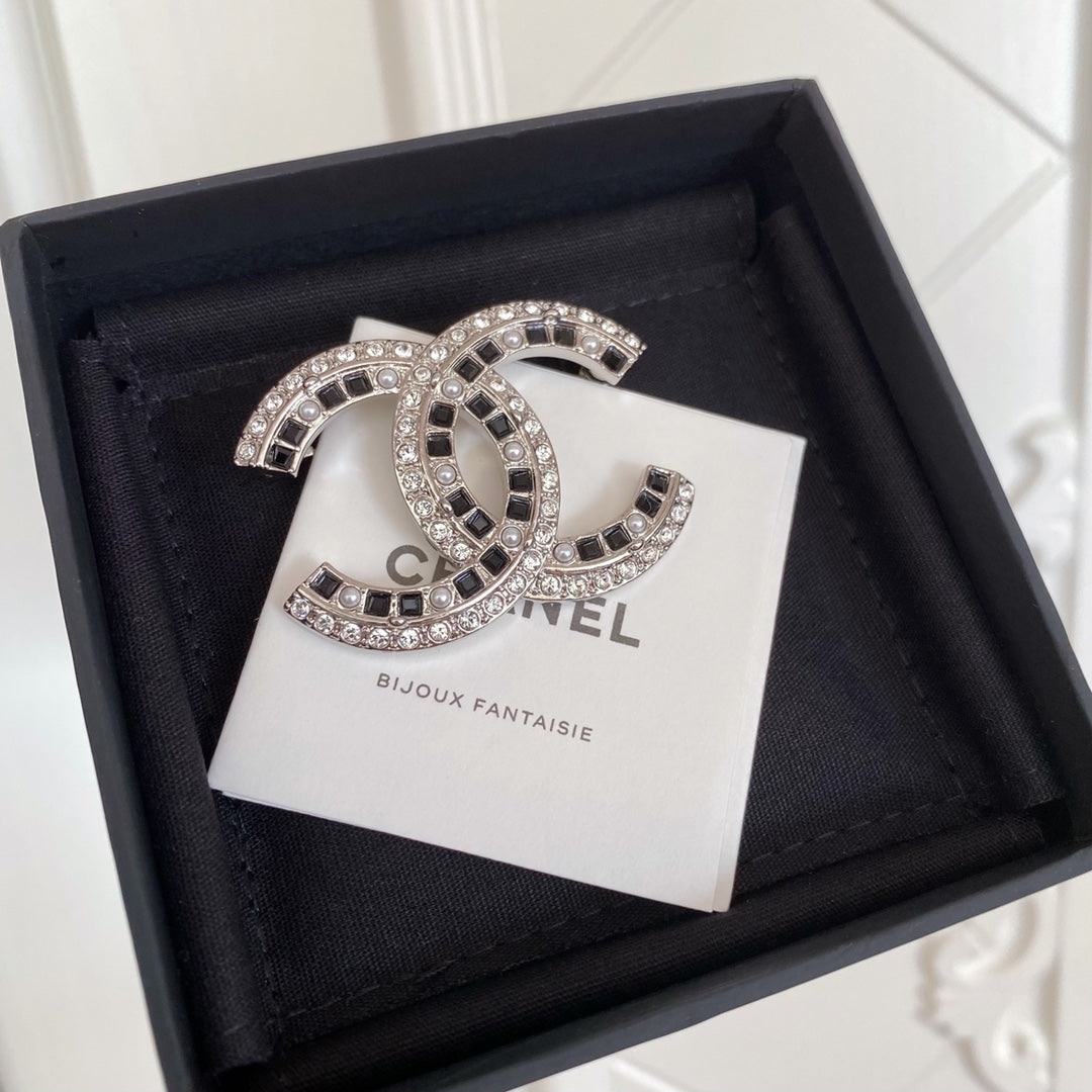 Chanel 胸針
