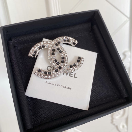 Chanel 胸針