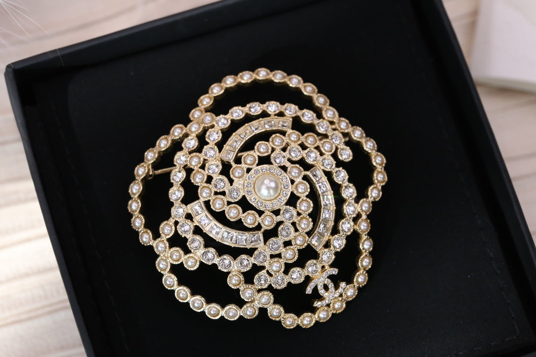 Chanel 胸針