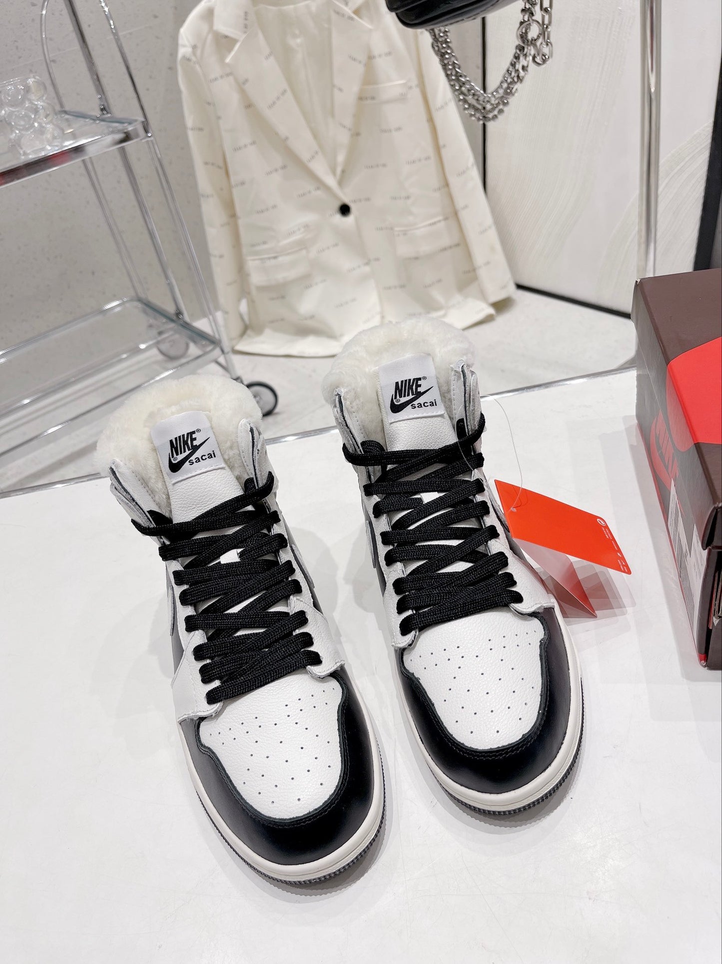 N1KE-WMNS Air Jordan 1 男女同款 黑色