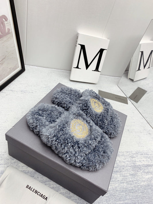 巴黎世-春夏新品刺繡捲毛拖（尺碼35-39）
