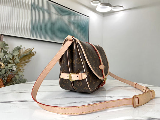LV M40710 中古系列,SAUMUR 中號手袋