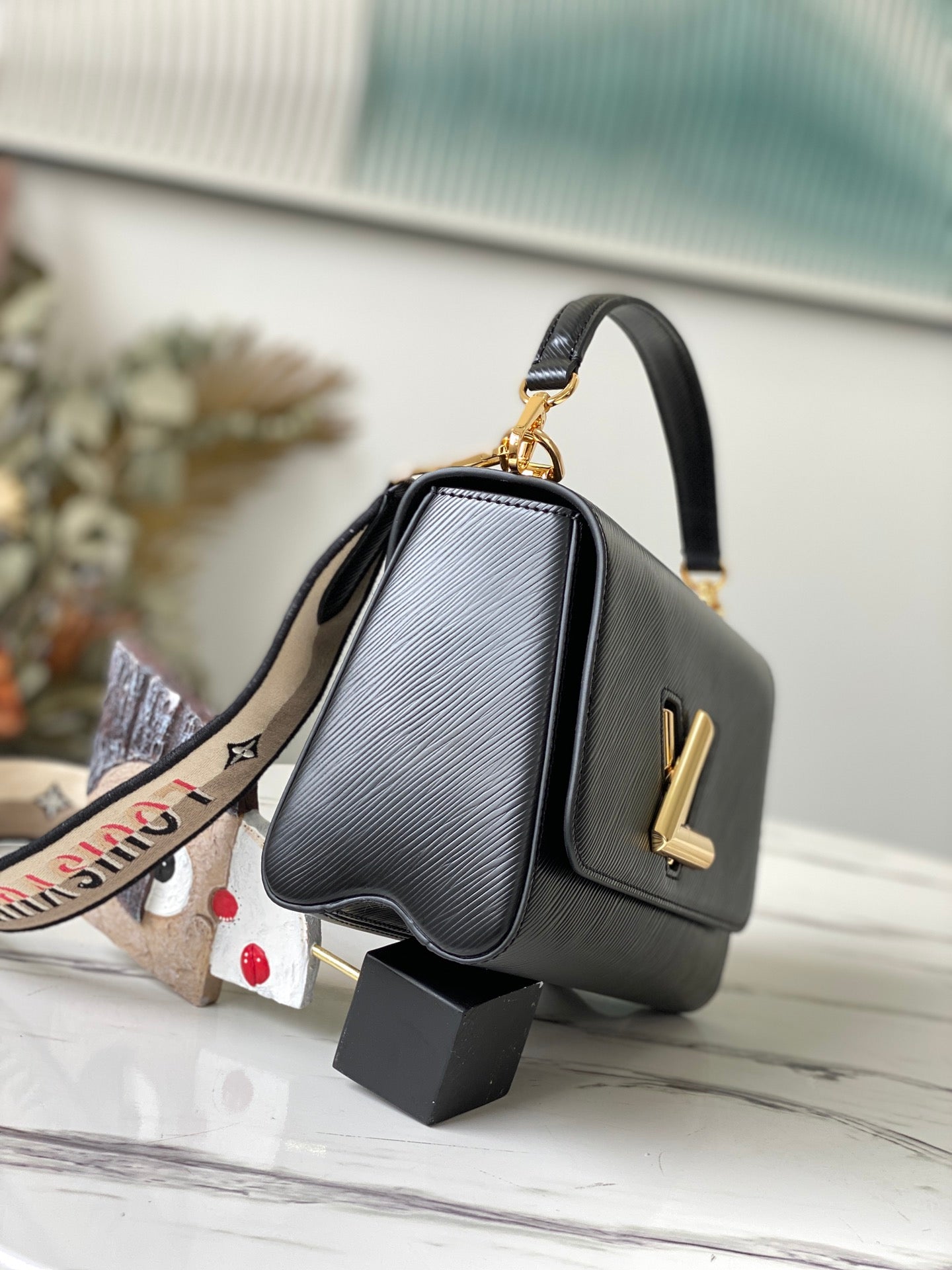LV M57505 黑色Twist 中號手袋