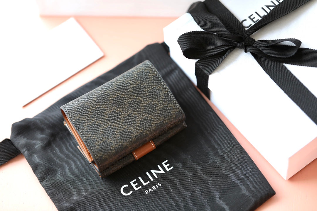 Celine TRIOMPHE CANVAS標誌印花和羊皮革折疊短款錢包