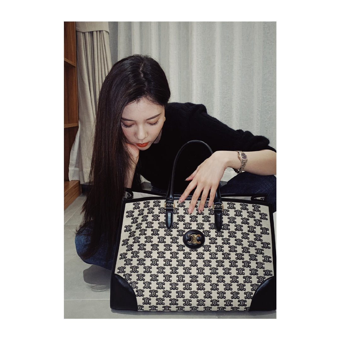 Celine Triomphe黑白刺繡大號托特包