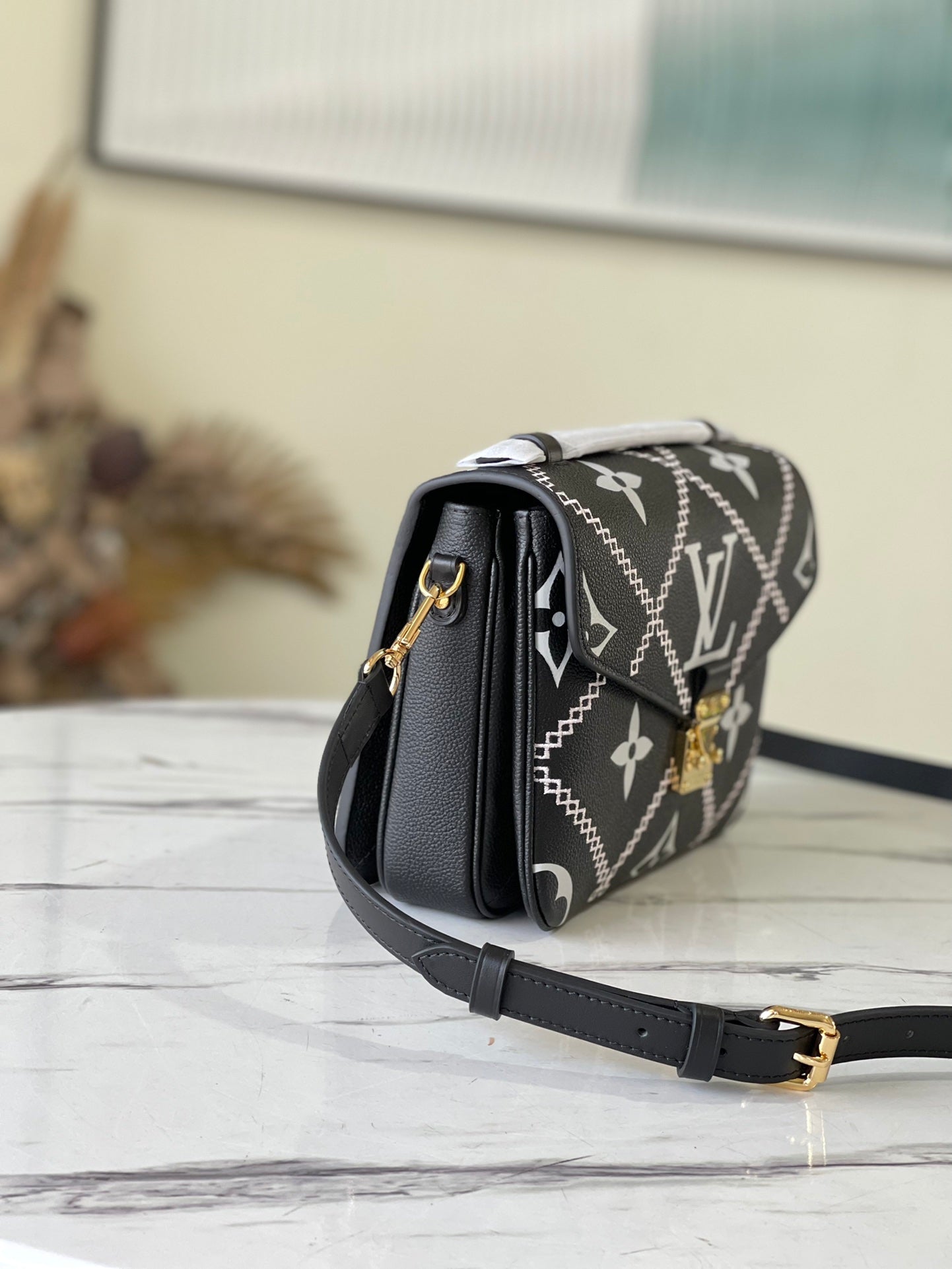 M46028 路L家-2022 春季系列 Pochette Métis 郵差包