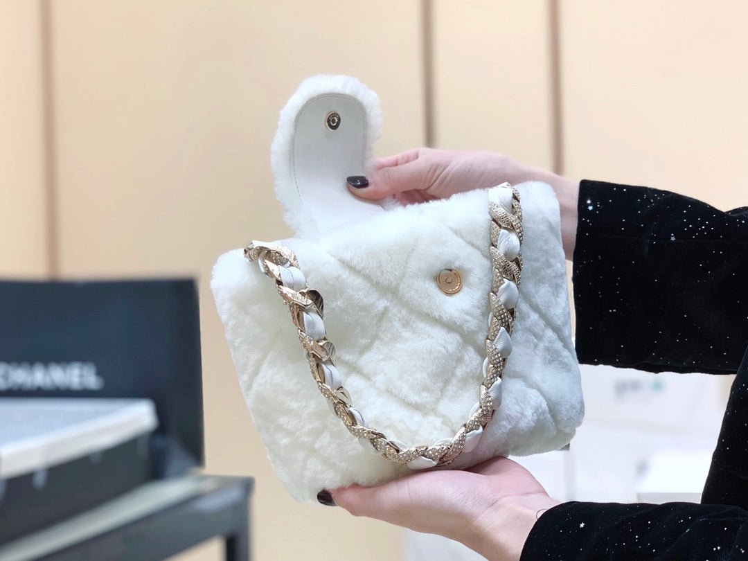 Chanel 剪羊毛鑽鏈包