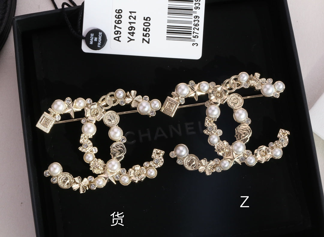Chanel 胸針