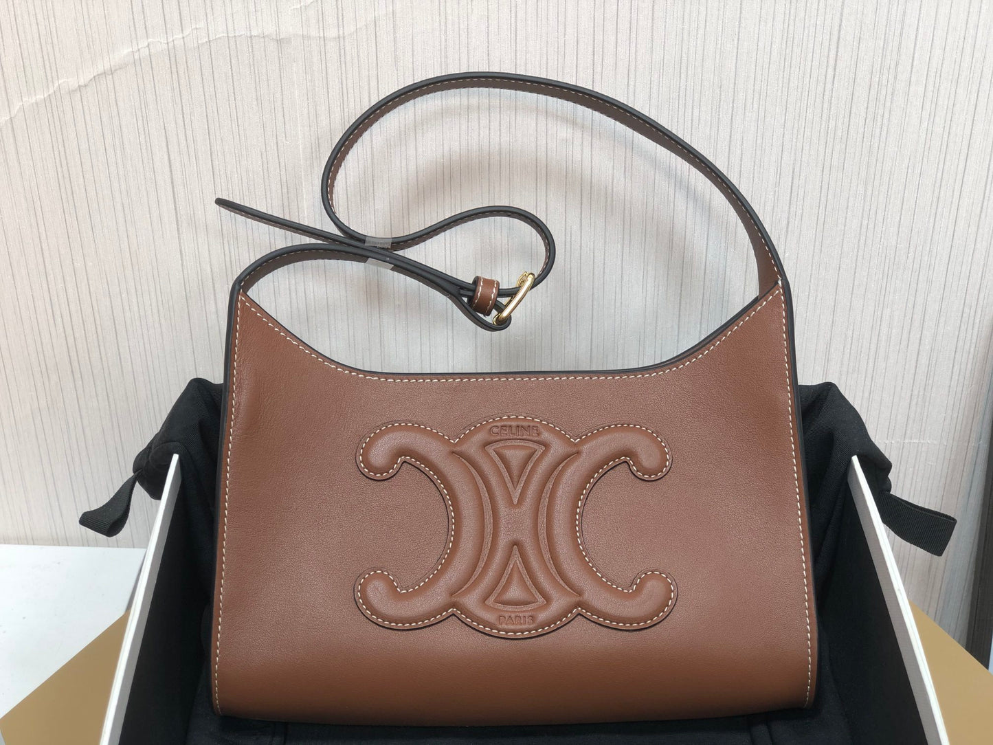 賽C家-22s春夏新品｜CUIR TRIOMPHE 光滑牛皮革肩背包