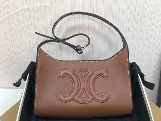 賽C家-22s春夏新品|CUIR TRIOMPHE 光滑牛皮革肩背包