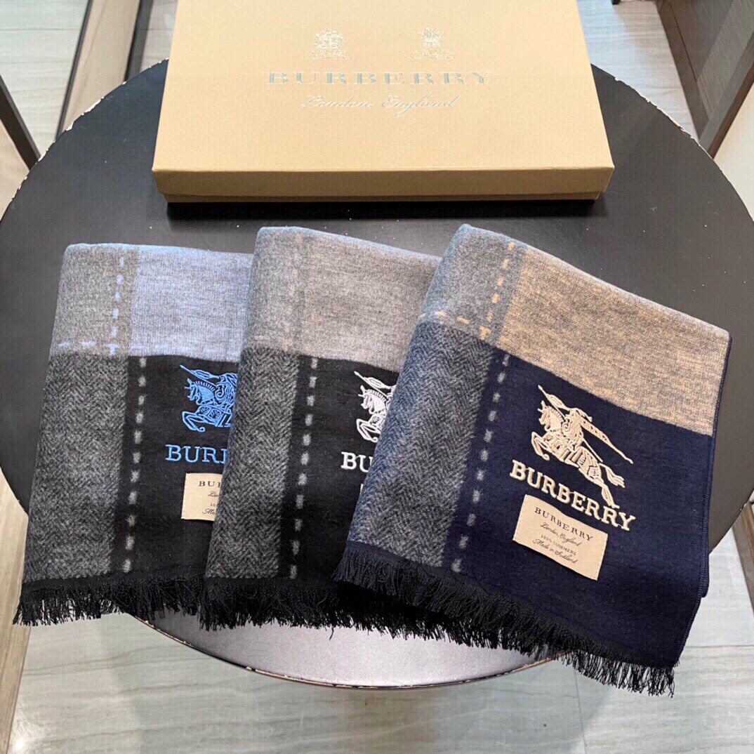 Burberry 羊絨真絲圍巾