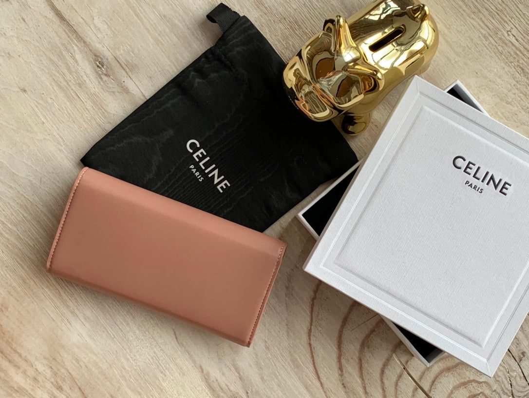Celine TRIOMPHE 大號亮澤光滑羊皮革翻蓋長夾