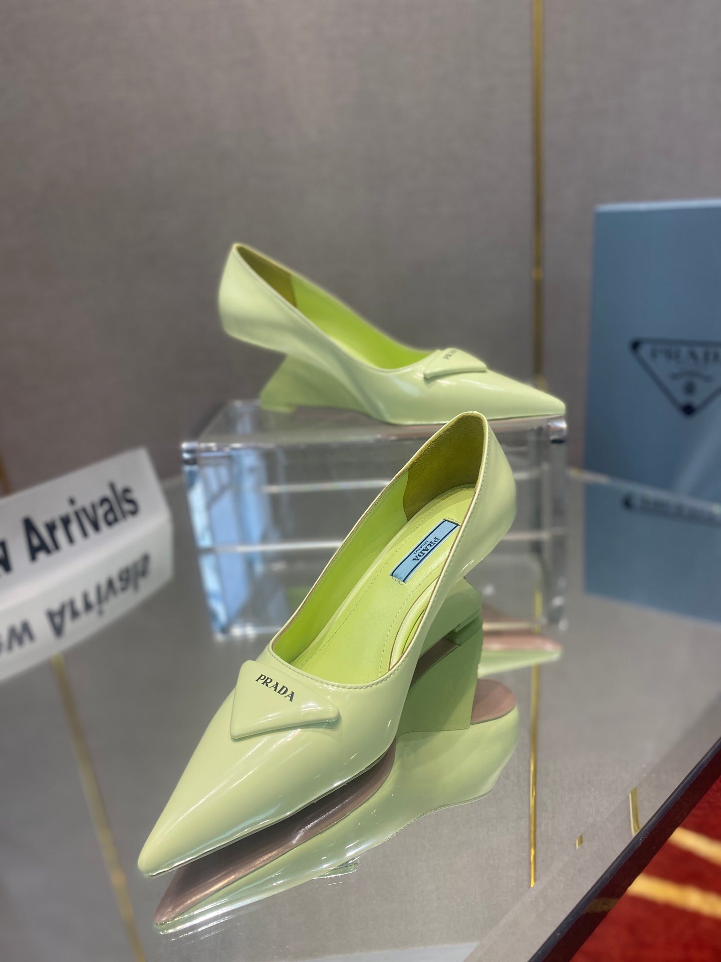 Prada鞋-Prada 尖頭低跟鞋（青蘋果綠）