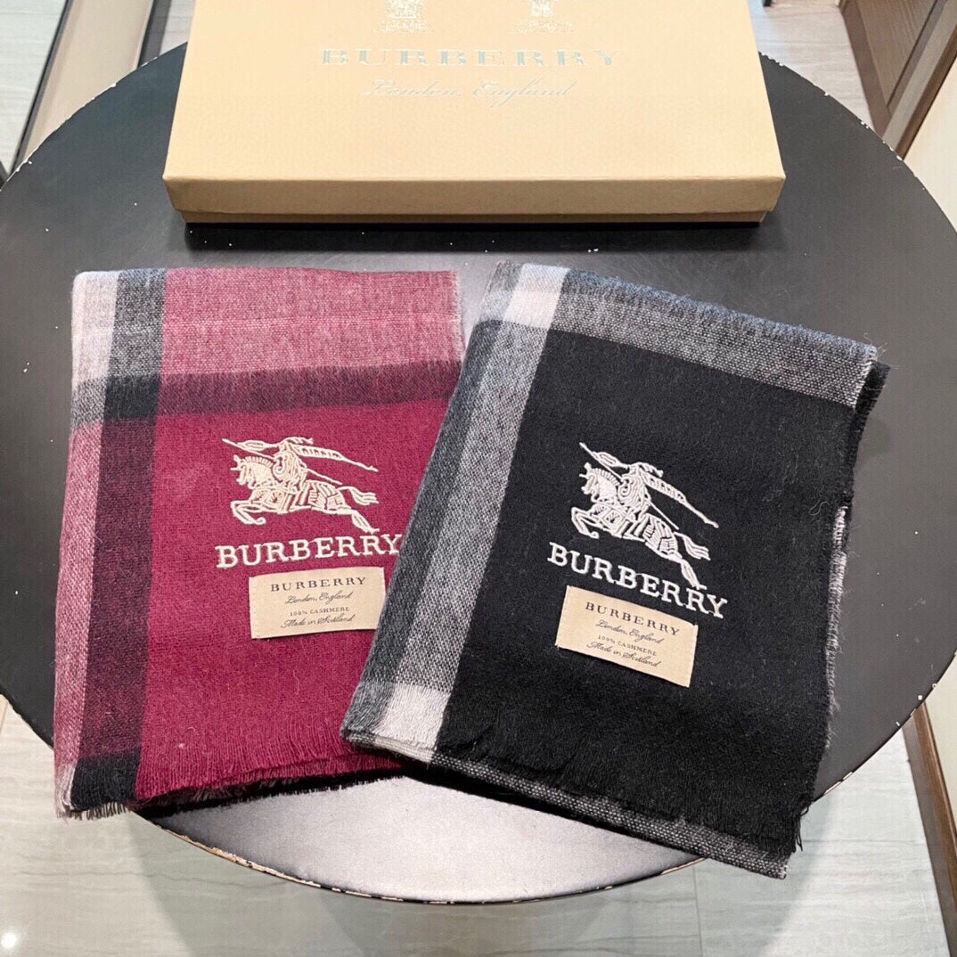 Burberry 平紋細紗鑲嵌立體紗線圍巾
