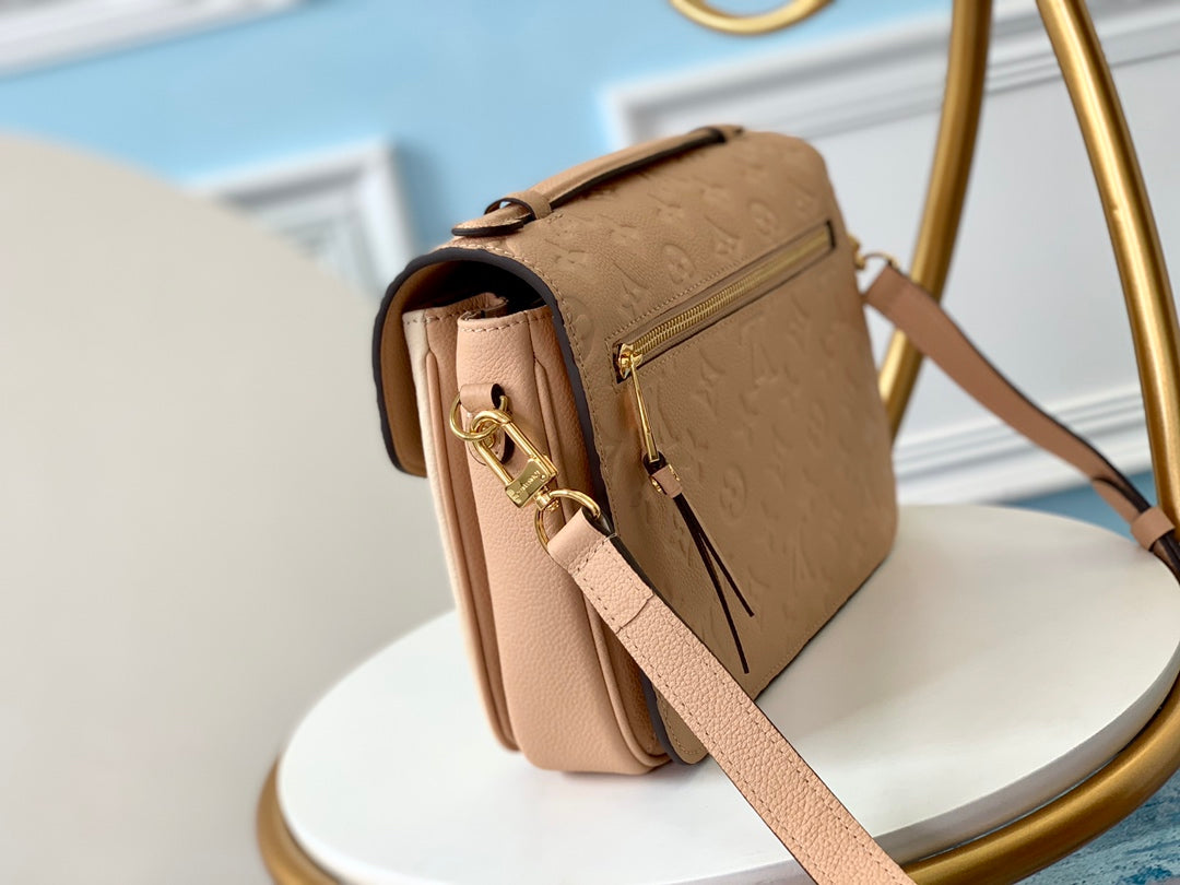 M44300 路L家-Pochette Métis郵差包