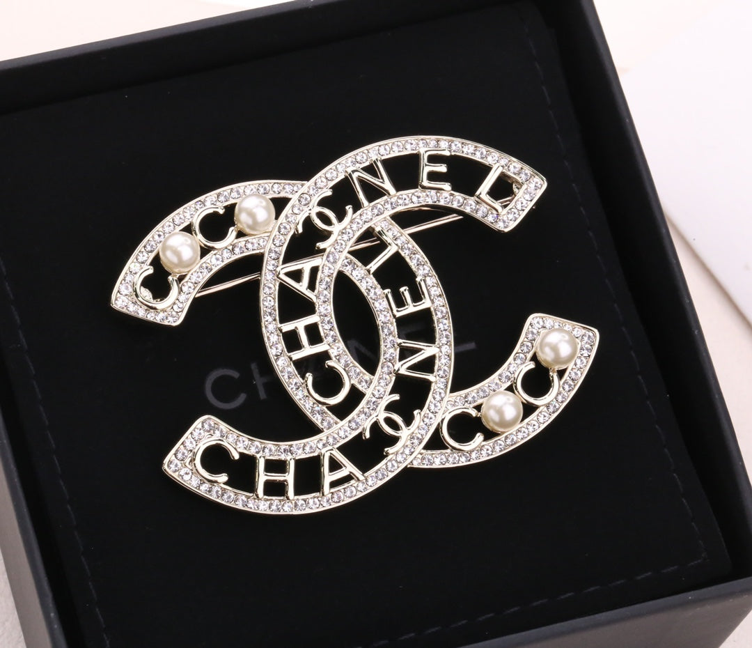Chanel 胸針