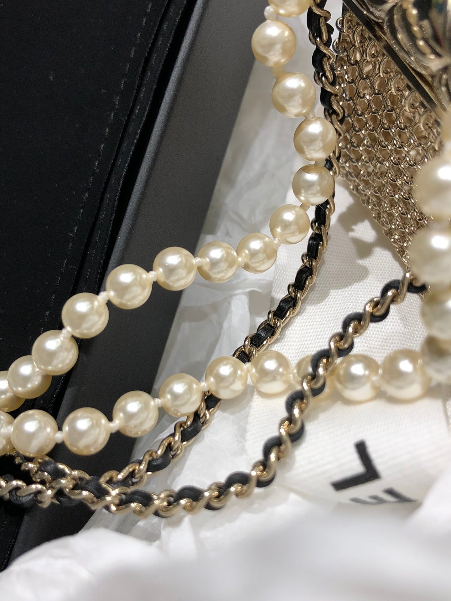 Chanel 珍珠鏈條金屬小包