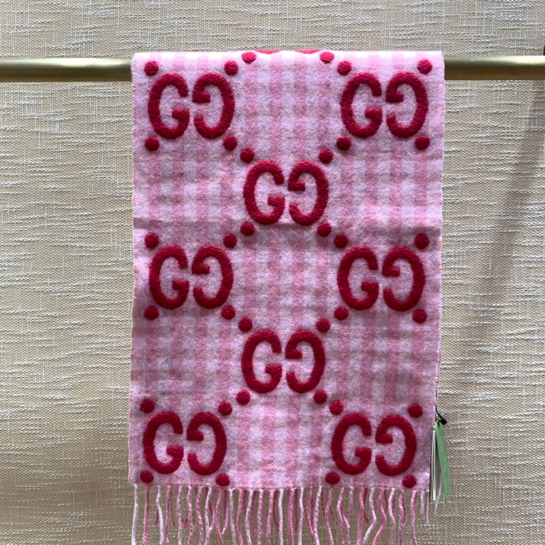 Gucci 新款大LOGO圍巾
