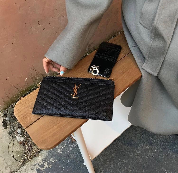 YSL Monogram 手拿包-黑山形紋金扣