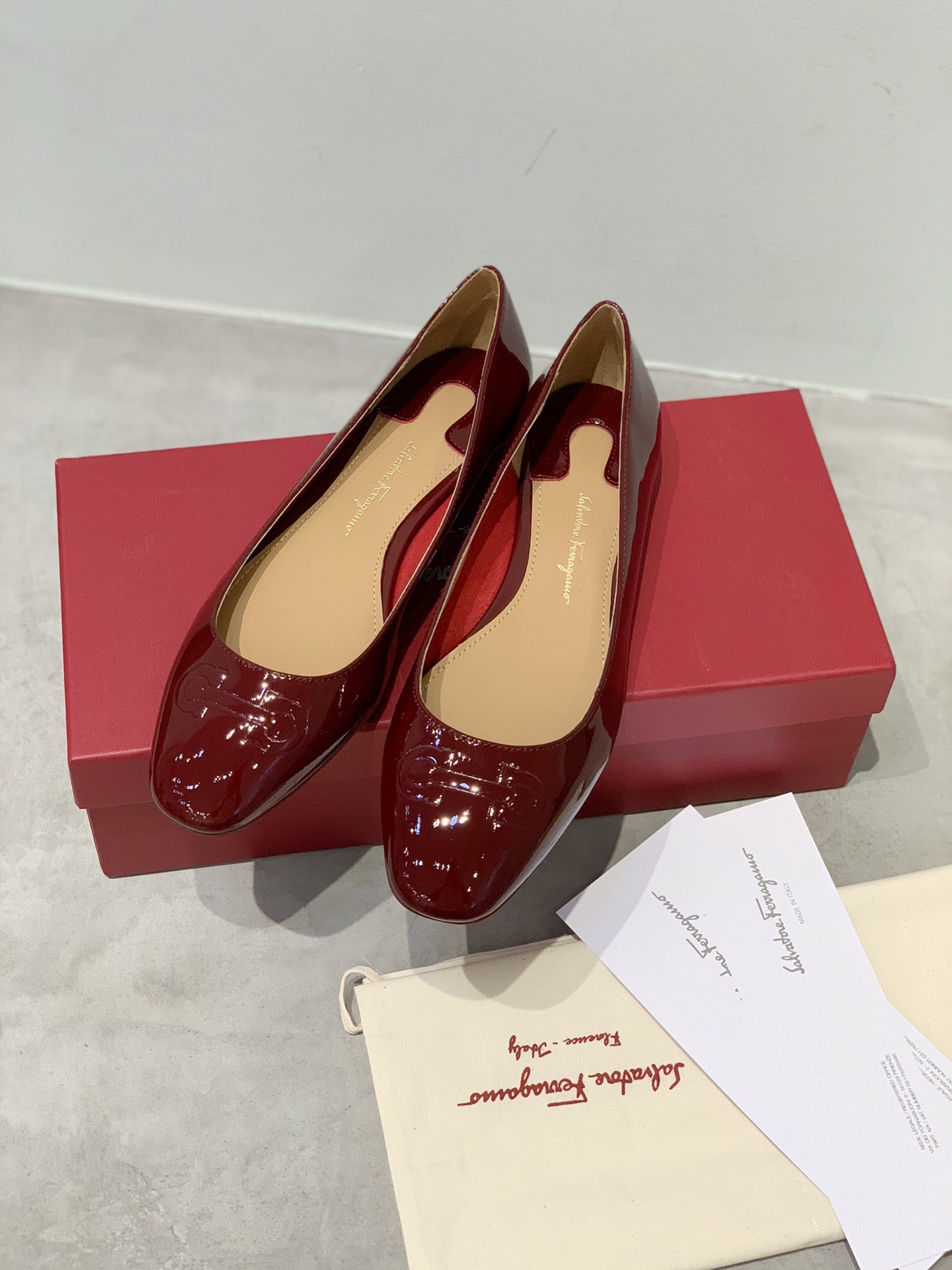 Salvatore Ferragamo鞋-菲拉格慕 芭蕾舞燙壓紋 漆皮平底鞋 紅