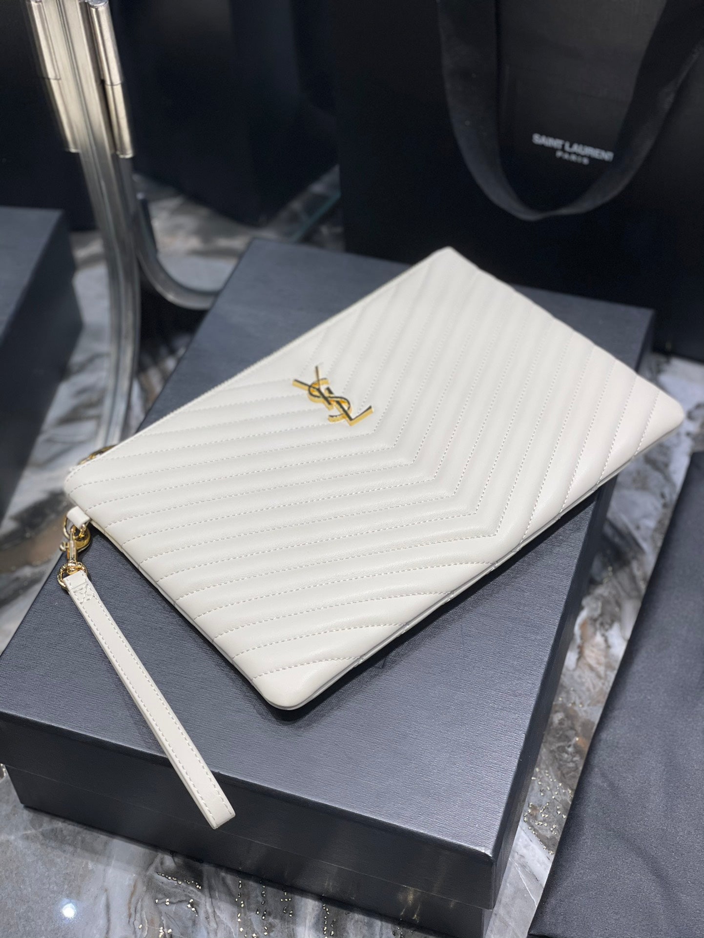 YSL_提花拼接文件手拿包-白色金扣-30cm