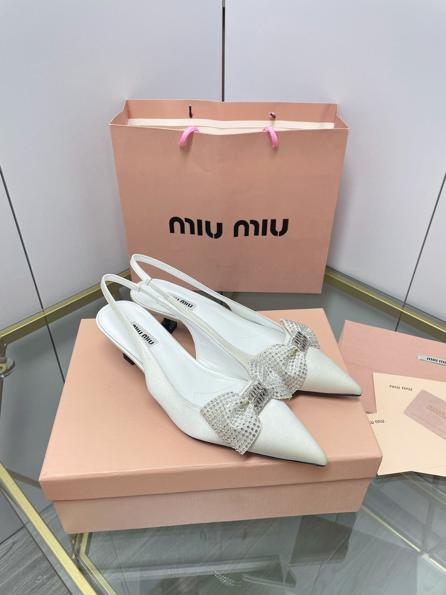 穆M家-2022新款 尖頭低跟鞋 白色