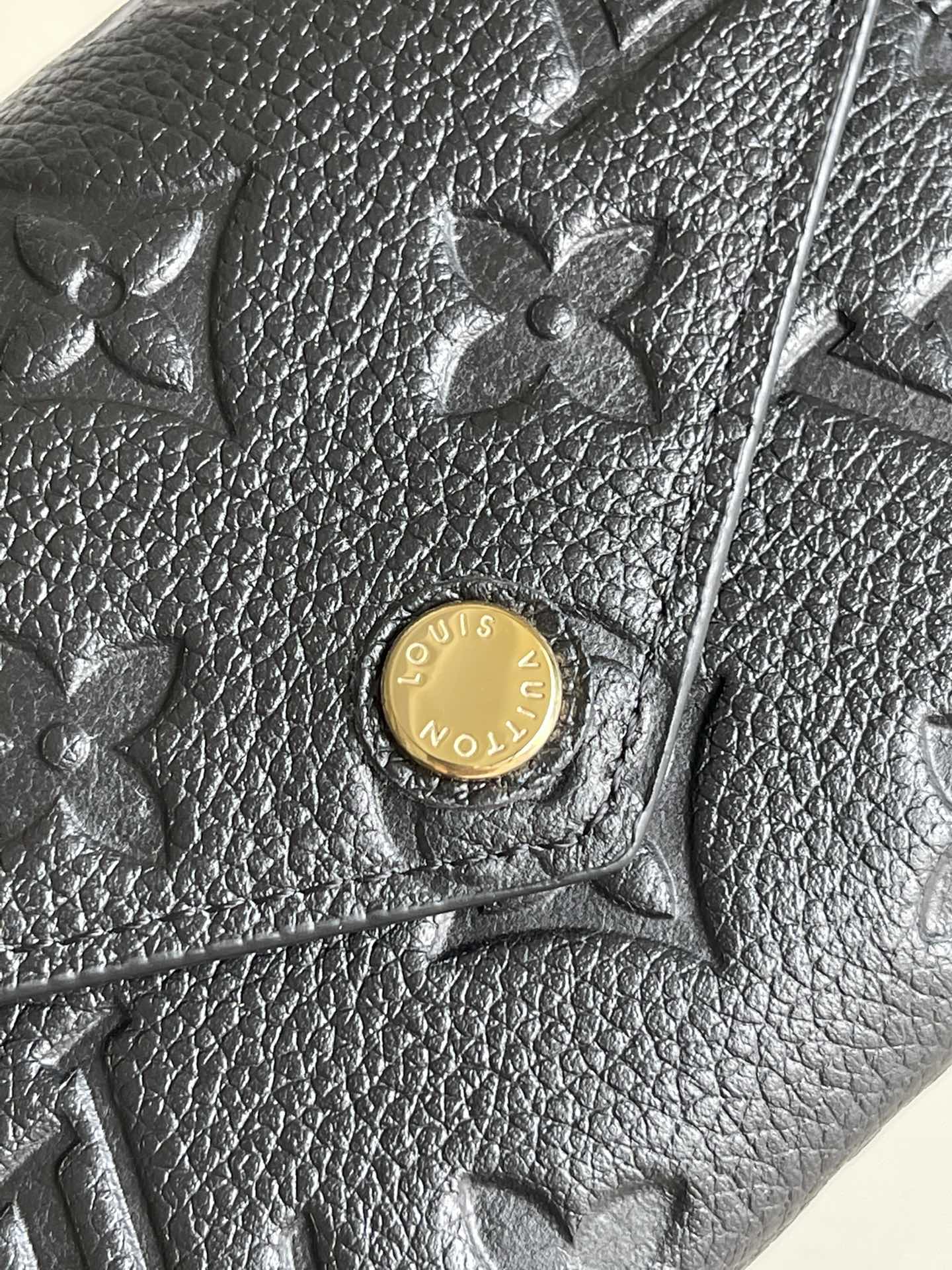LV M64060 三折短夾