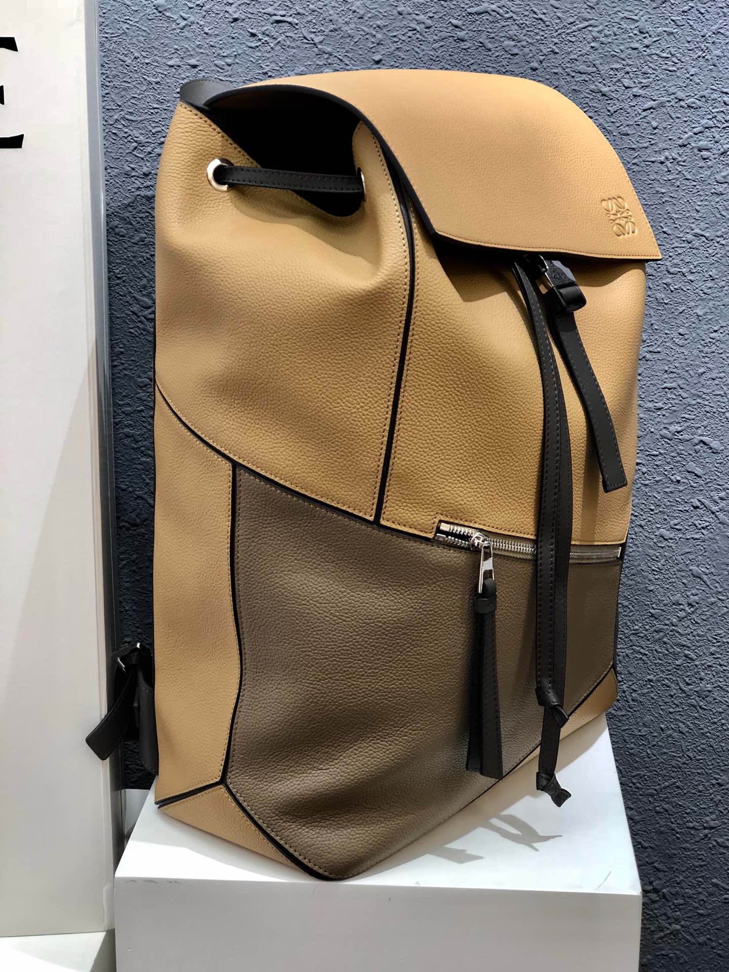 Loe-Puzzle Backpack 後背包 駝色