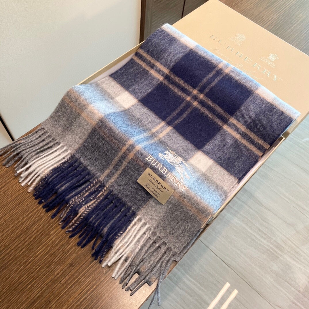 Burberry 羊絨圍巾