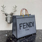 芬F家-Fendi Sunshine-中號灰色燙印牛皮手提袋