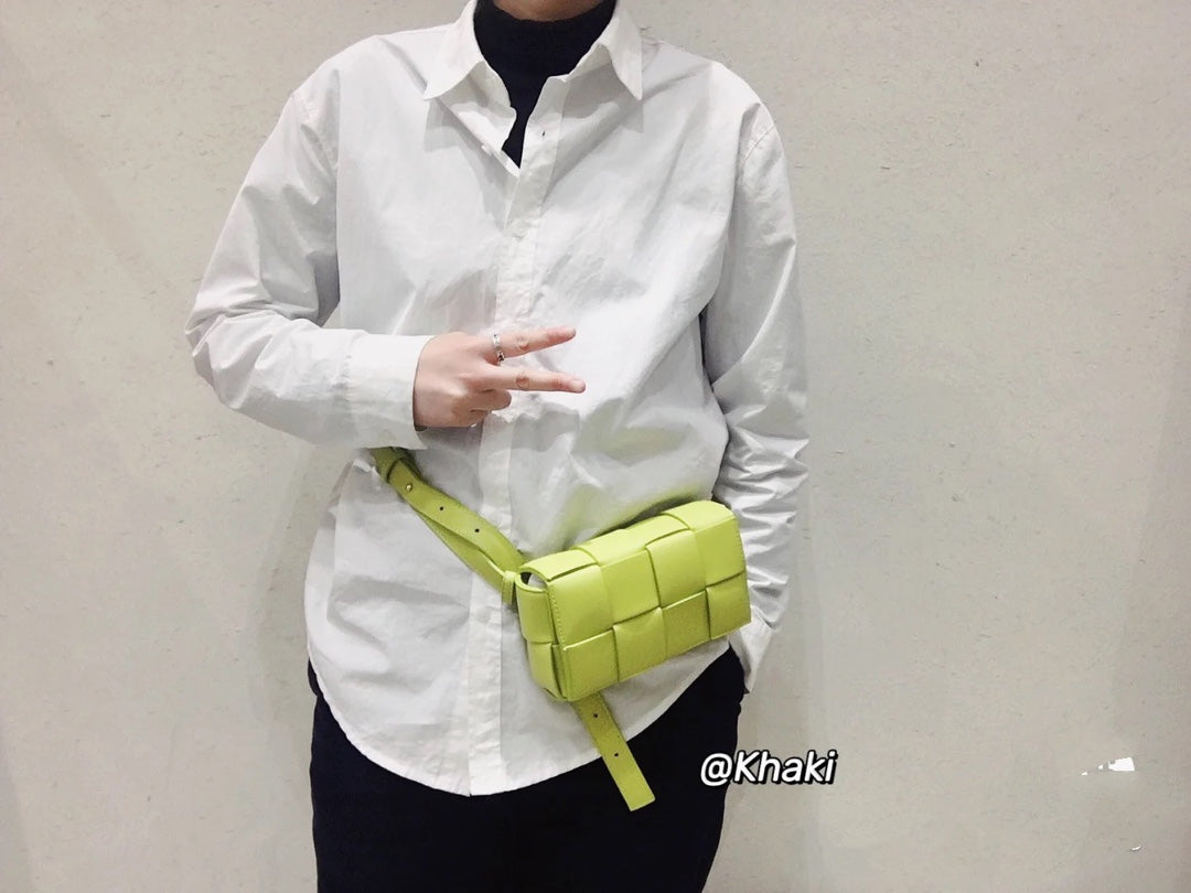 B編織-羊皮方格Mini cassette Bag 迷你編織包 12x8x4cm 上身圖