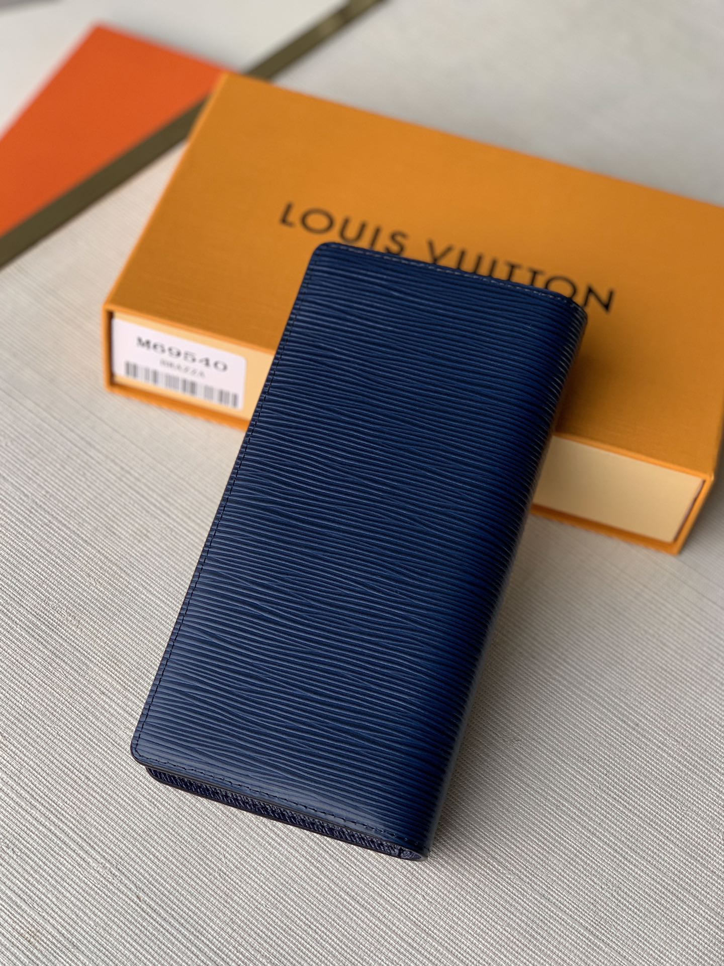 LV M69540 翻蓋長夾