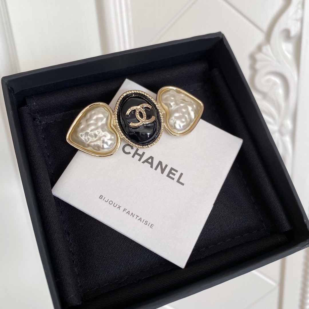 Chanel 胸針