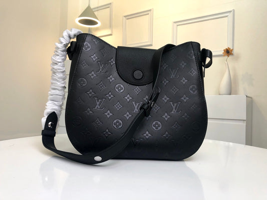 M53346 路L家-SAC VERY HOBO 琴譜包 黑色