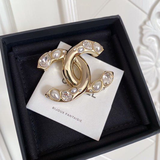 Chanel 胸針
