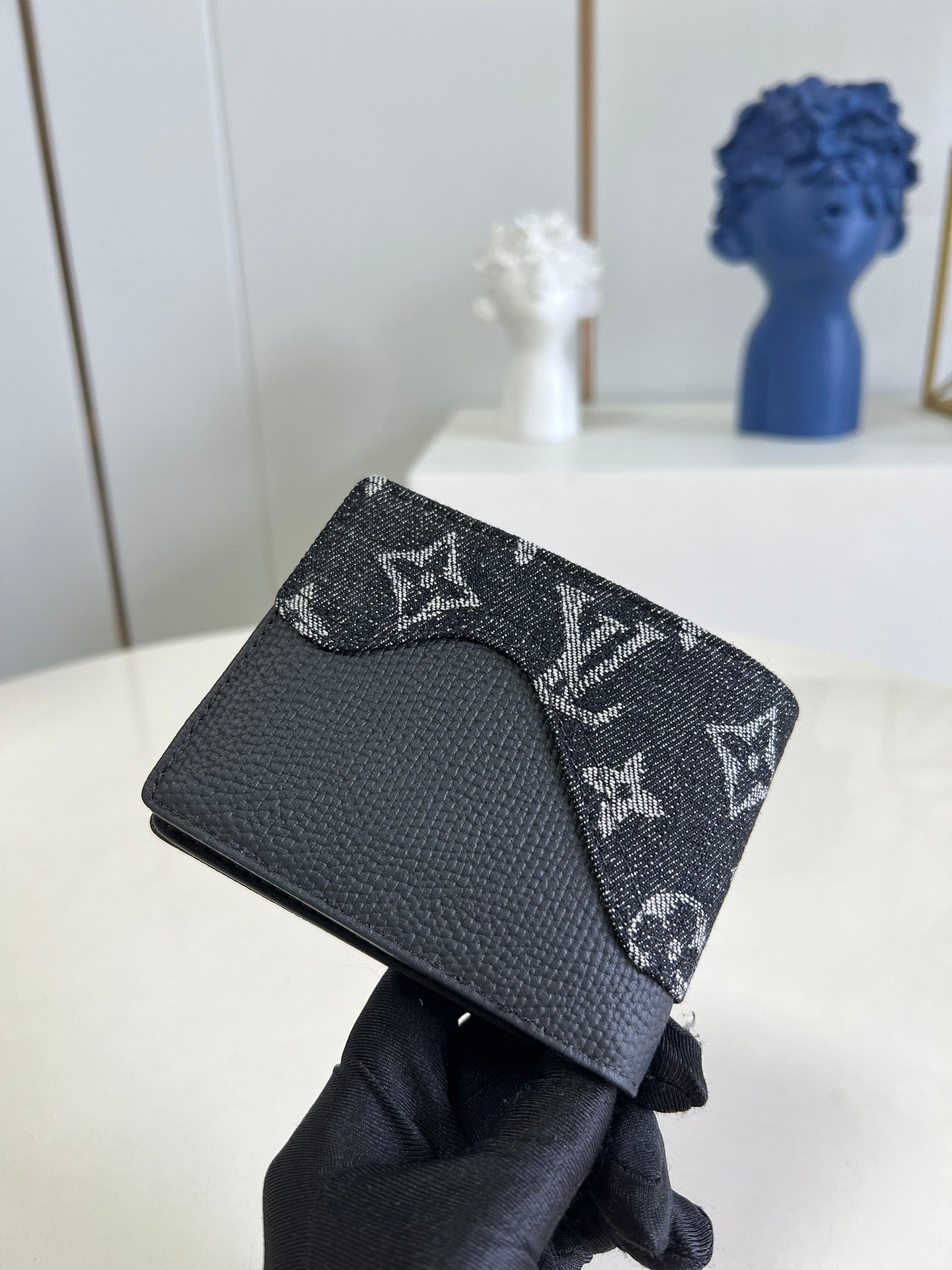 LV M81020 牛仔黑短夾