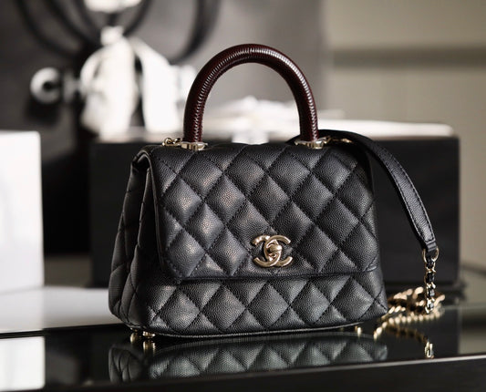 Chanel mini coco handle-黑色球紋牛皮配酒紅色手腕-淡金扣