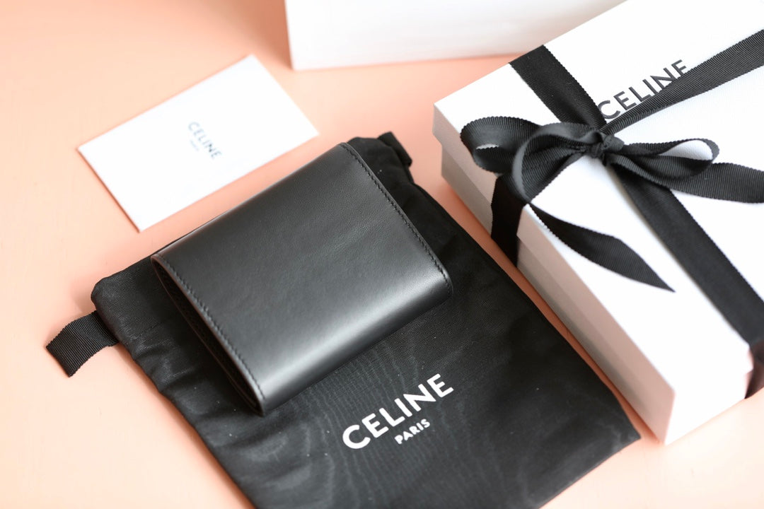 Celine TRIOMPHE 小號亮澤羊皮翻蓋錢包-黑色