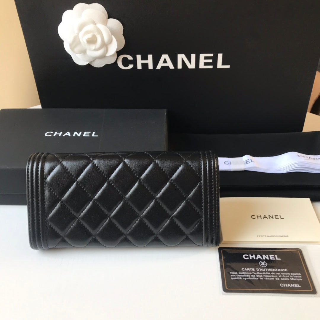 Chanel Leboy 翻蓋長夾-黑色羊皮金扣