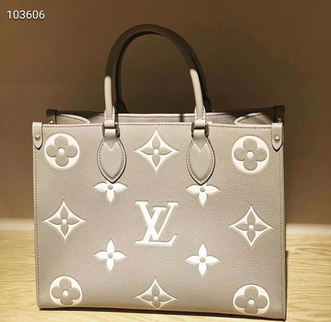 M45494 路L家-Onthego Tote 包 中號 上身照