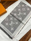 路L家-Monogram方巾 140*140cm 70%羊絨30%真絲 灰色