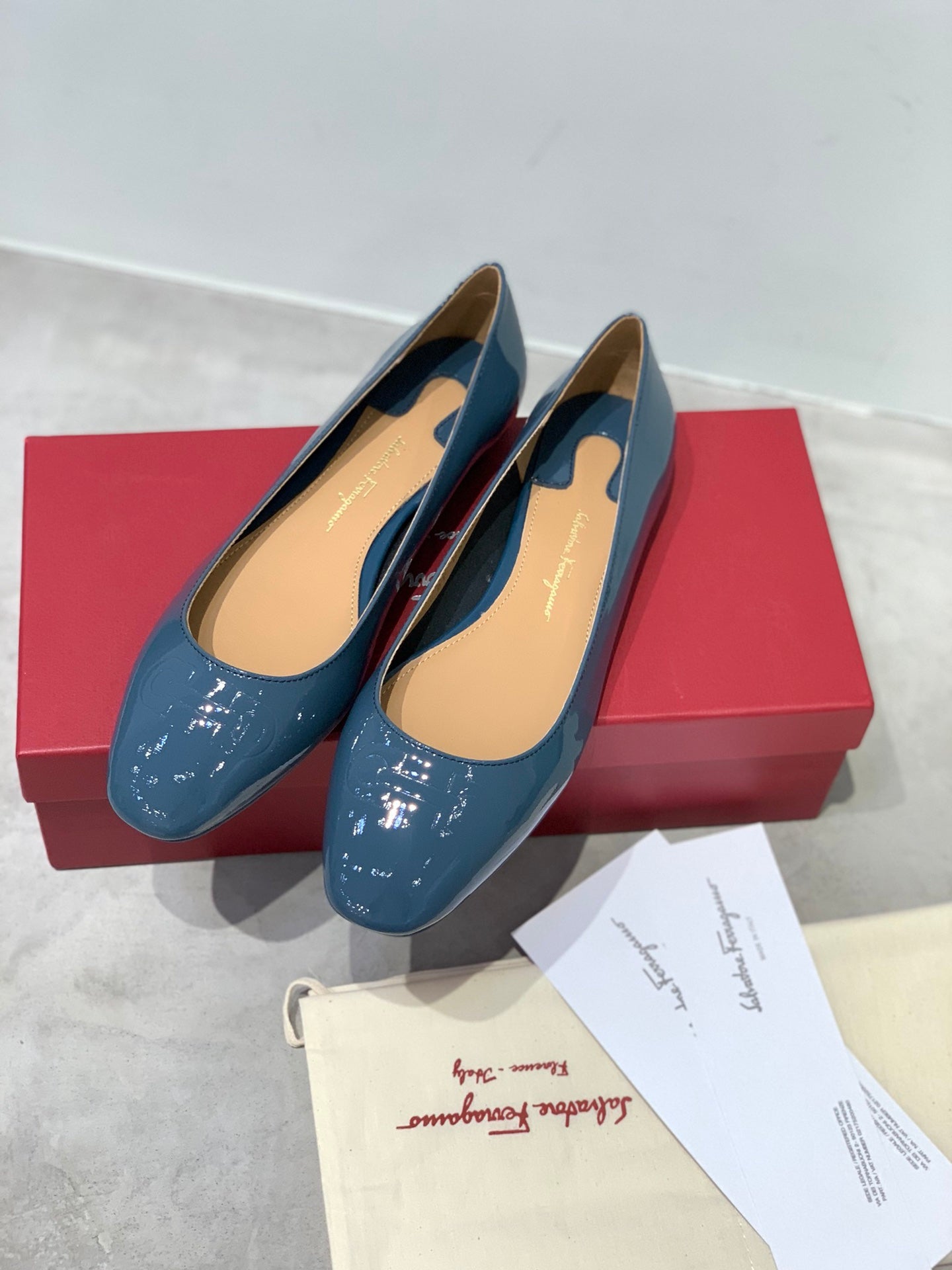 Salvatore Ferragamo鞋-菲拉格慕 芭蕾舞燙壓紋 漆皮平底鞋