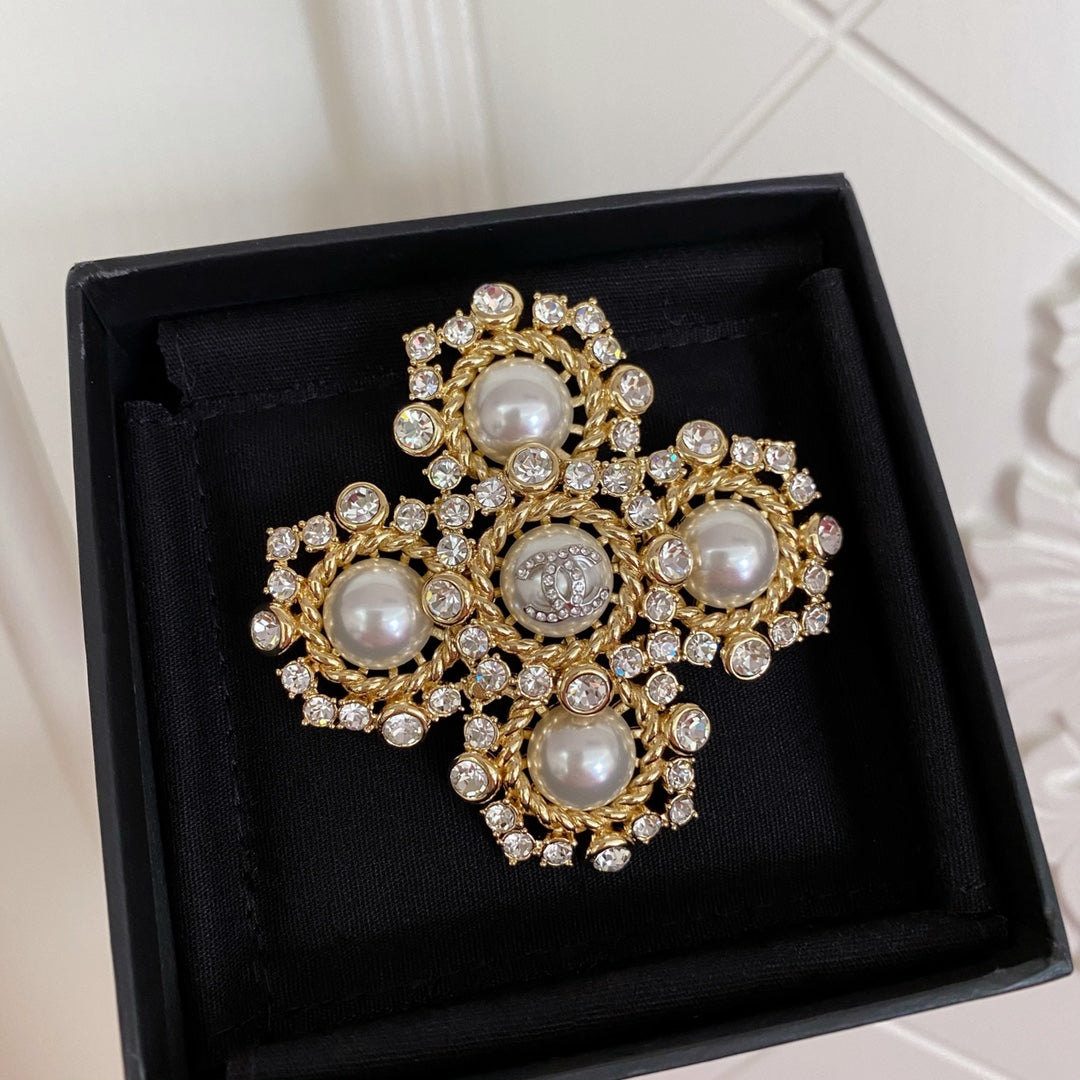 Chanel 胸針