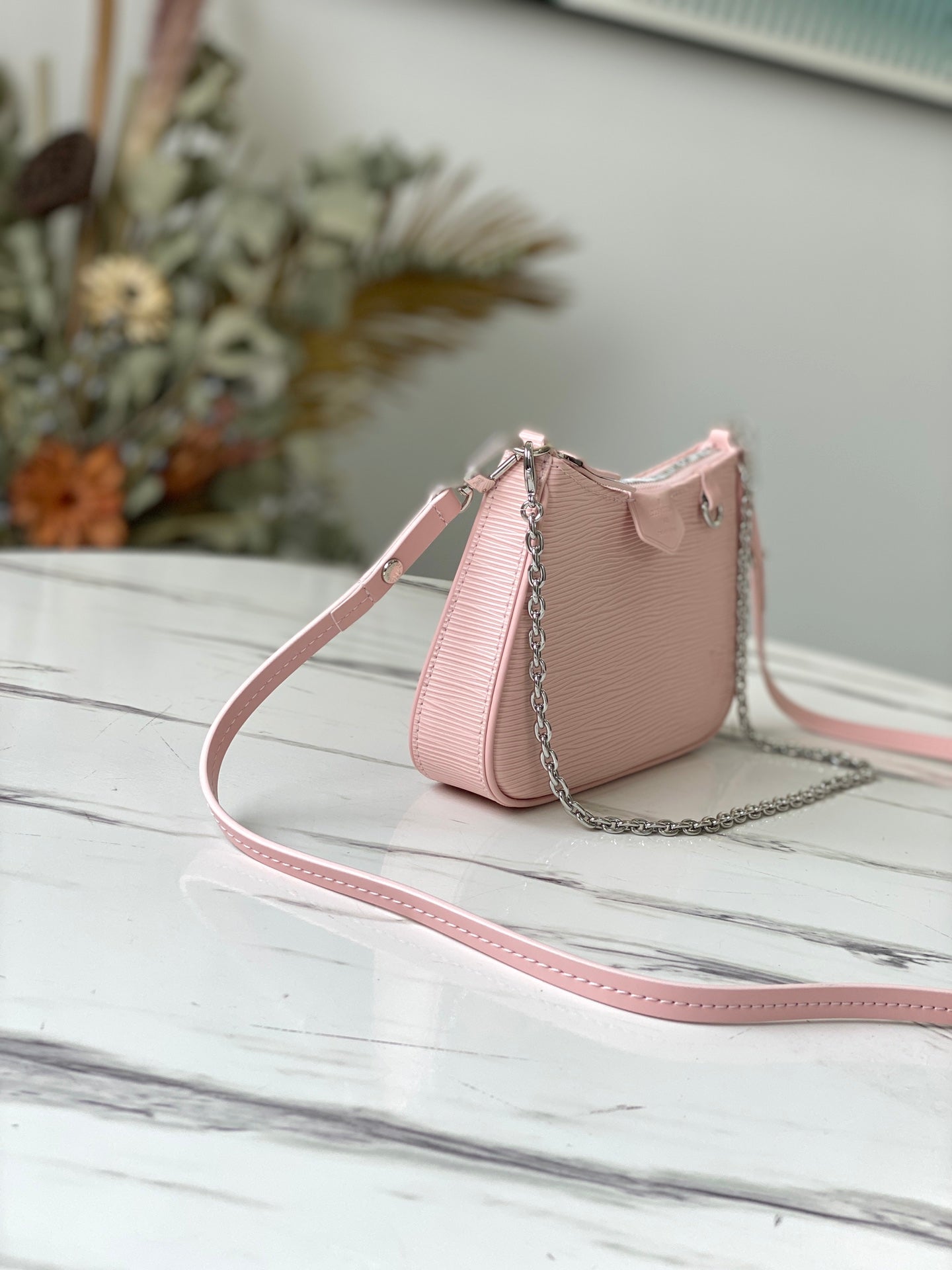 LV M80483 芭蕾粉 Easy Pouch On Strap 手袋